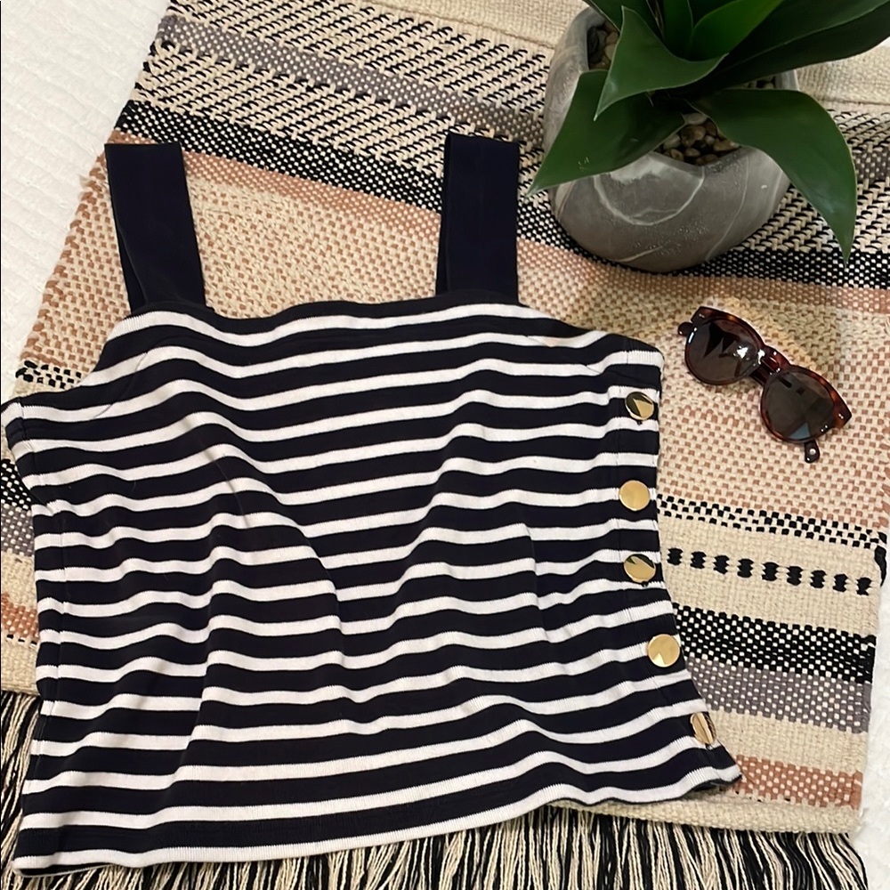 💙Ann Taylor 💙 Navy & White Button-side Knit Tank